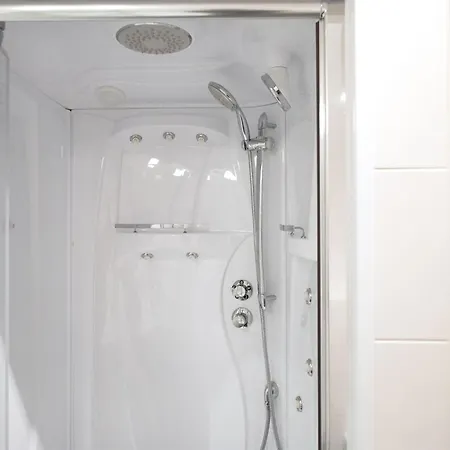 Appealing In With Balcony Terrace Apartment *